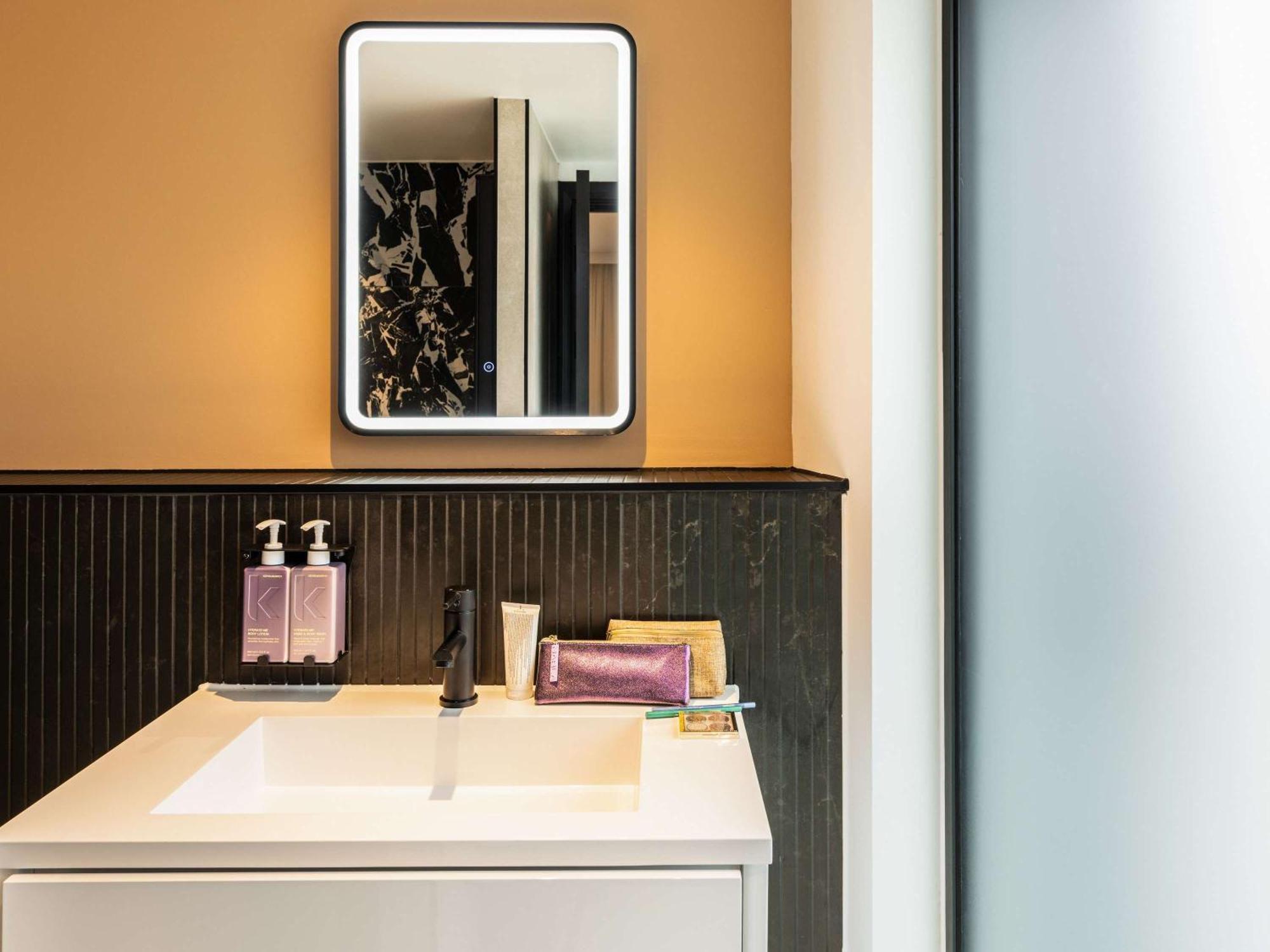 Tribe Manchester Airport By Accor Hale  Buitenkant foto